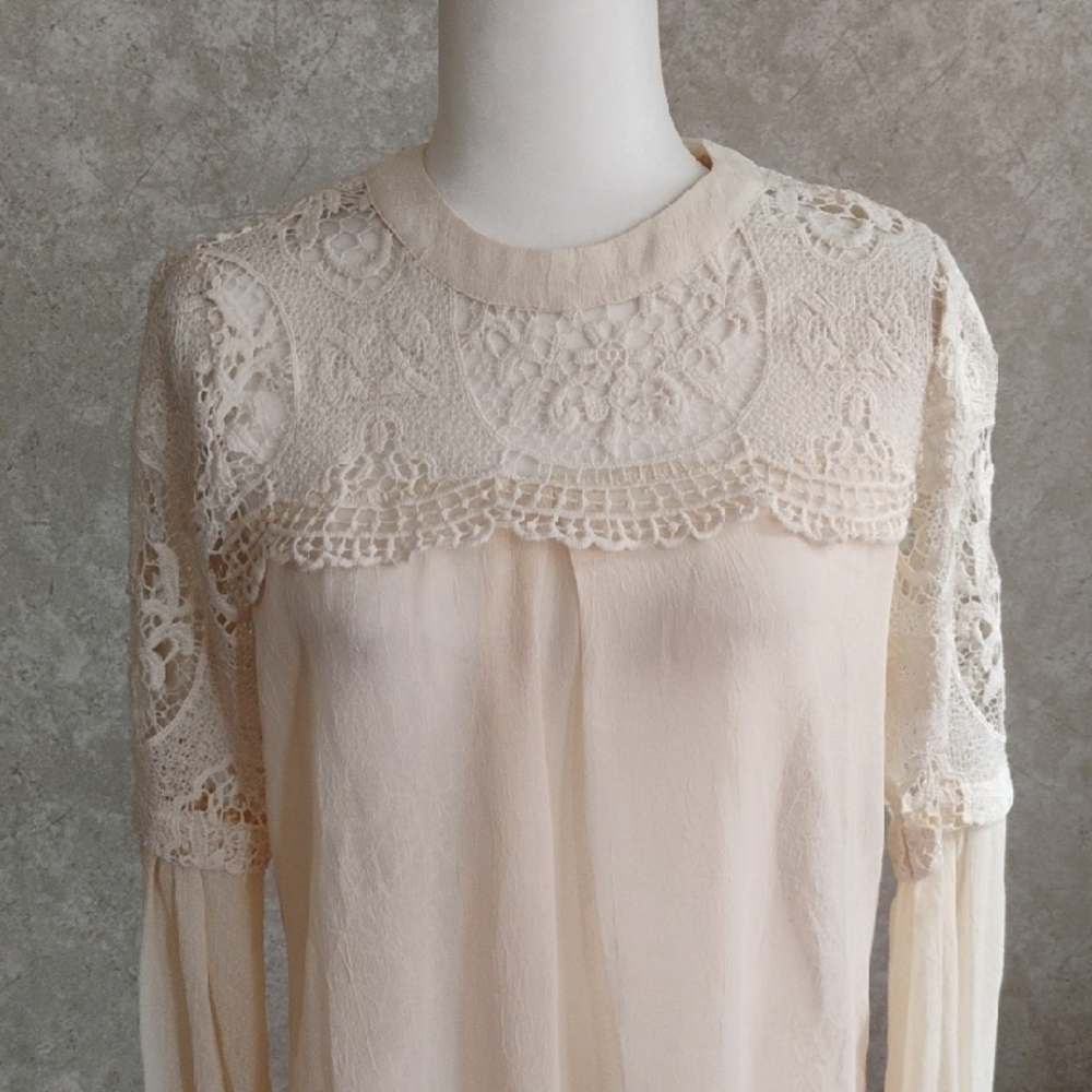 Women's Altar'd State, Elegant Lace Blouse in Cream Size L